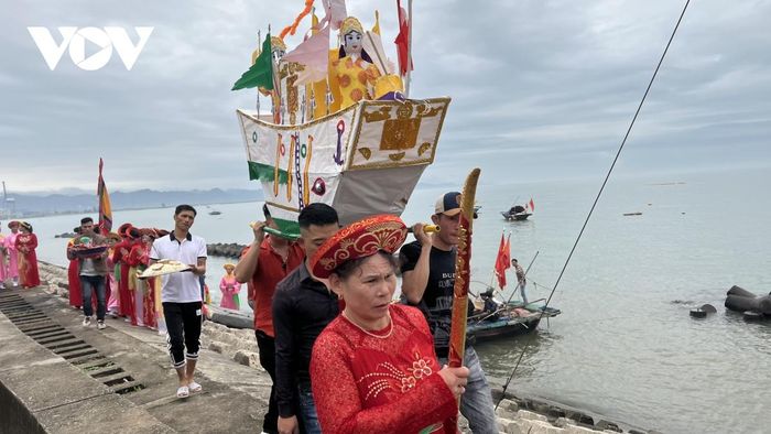 FV88 Nhà Cái Thể Thao Nhiều Ưu Đãi đua thuyền rồng trên đảo Cát Hải