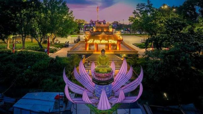 thua-thien-hue-le-hoi-hoa-dang-tren-song-huong