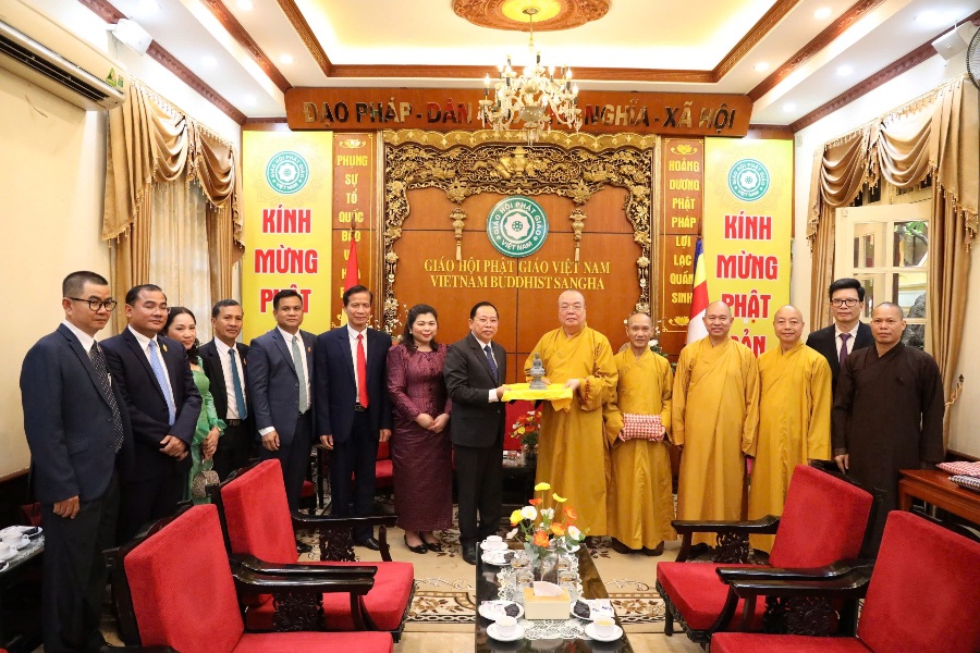 doan-bo-le-nghi-va-ton-giao-vuong-quoc-campuchia-tham-giao-hoi-phat-giao-viet-nam