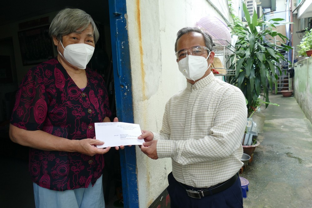 giao-xu-thuan-phat-tp-hcm-dong-hanh-cung-gia-dinh-co-nguoi-than-qua-doi-vi-covid-19