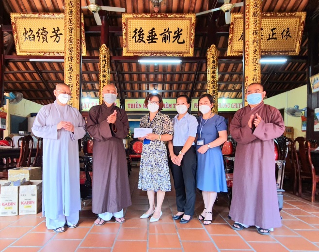 phat-giao-binh-duong-ung-ho-chuong-trinh-song-va-may-tinh-cho-em