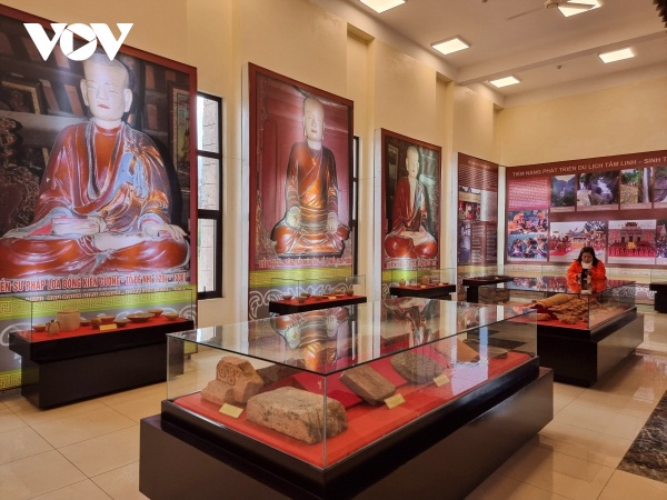 trung-bay-gan-400-co-vat-gan-voi-thien-phai-truc-lam-yen-tu