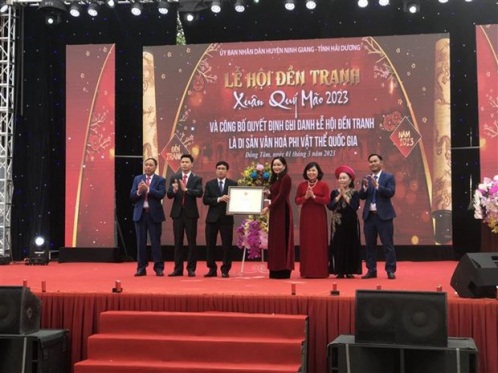 khai-hoi-den-tranh-va-le-hoi-chu-dong-tu-tien-dung