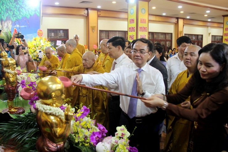 thu-truong-bo-noi-vu-vu-chien-thang-cung-doan-ban-ton-giao-chinh-phu-tham-du-le-phat-dan-pl2567-dl2023-cua-giao-hoi-phat-giao-viet-nam