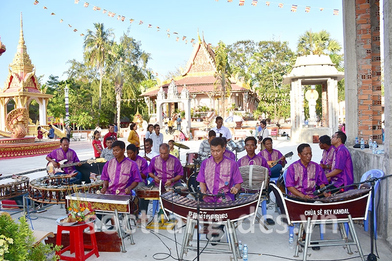 chua-khmer-dao-va-doi-niem-tu-hao-cua-dong-bao-khmer-bai-1
