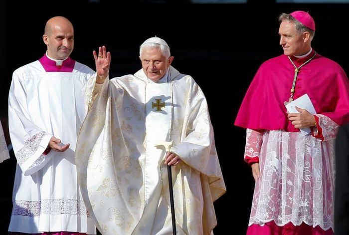cuu-giao-hoang-benedict-xvi-qua-doi