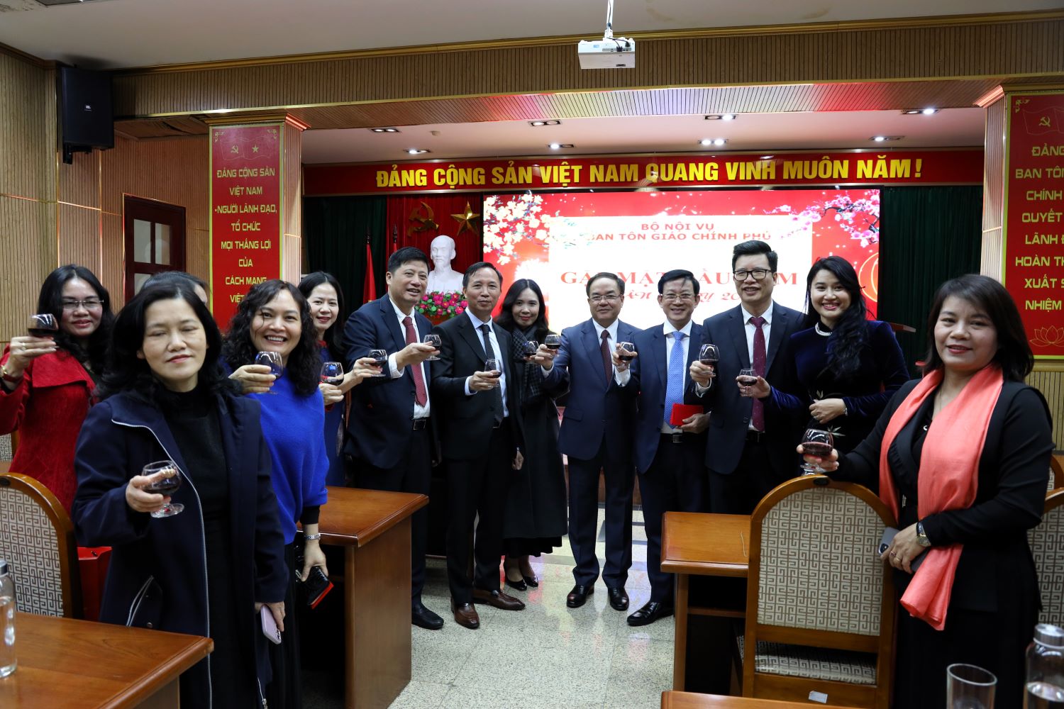 thu-truong-bo-noi-vu-vu-chien-thang-chuc-mung-nam-moi-ban-ton-giao-chinh-phu