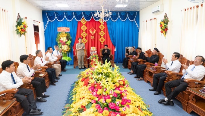 bi-thu-tinh-uy-an-giang-tham-va-chuc-mung-dai-le-tam-hop-ky-niem-155-nam-ngay-khai-sang-dao-tu-an-hieu-nghia