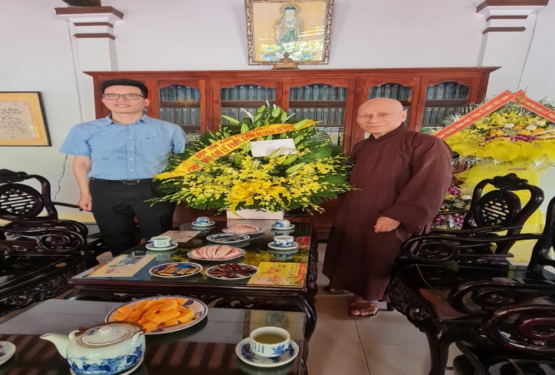 ong-nguyen-tien-trong-pho-truong-ban-ban-ton-giao-chinh-phu-tham-chuc-mung-chuc-sac-phat-giao-tinh-thua-thien-hue-nhan-dip-le-phat-dan-pl2567-dl2023
