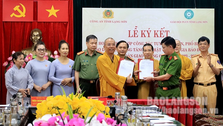 tang-ni-phat-tu-tinh-lang-son-ky-ket-phoi-hop-cong-tac-tuyen-truyen-pho-bien-giao-duc-ve-bao-dam-trat-tu-an-toan-giao-thong