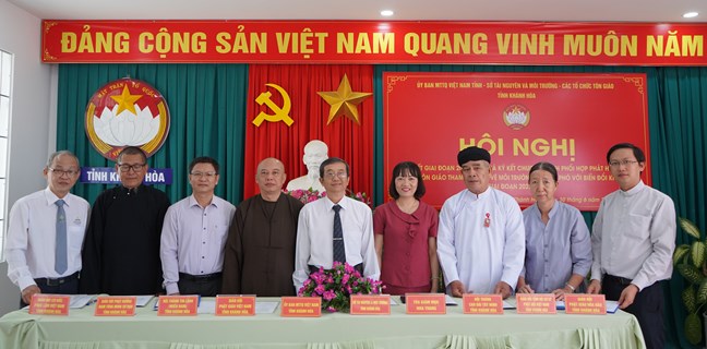 cac-to-chuc-ton-giao-tinh-khanh-hoa-tham-gia-ky-ket-chuong-trinh-phoi-hop-bao-ve-moi-truong