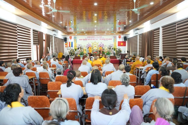 ha-noi-tuyen-truyen-ky-nang-phong-chay-chua-chay-va-cuu-nan-cuu-ho-cho-tang-ni-phat-tu