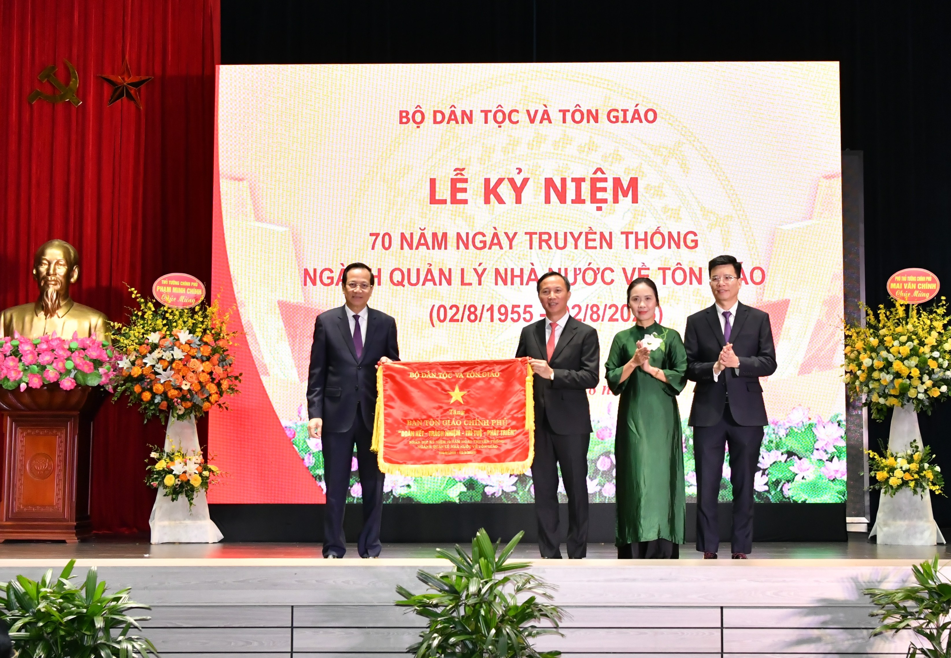 Toàn cảnh Lễ kỷ niệm 70 năm Ngày truyền thống ngành quản lý nhà nước về Fv88 vin không bị chặn (02/8/1955 - 02/8/2025)