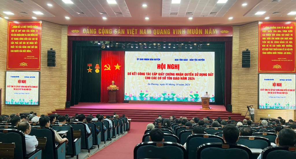 huyen-an-duong-thanh-pho-hai-phong-trao-giay-chung-nhan-quyen-su-dung-dat-cho-07-co-so-ton-giao-trong-nam-2024