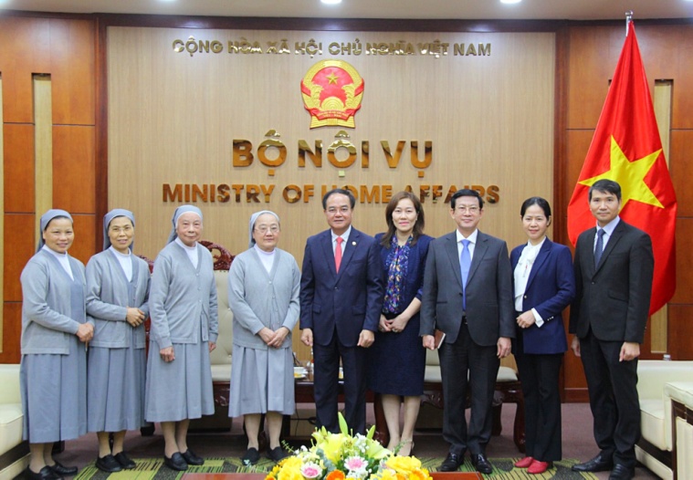 thu-truong-bo-noi-vu-vu-chien-thang-tiep-doan-nu-tu-dong-thanh-phao-lo-thanh-charters