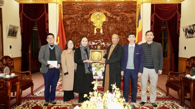 pho-truong-ban-ban-ton-giao-chinh-phu-tran-thi-minh-nga-tham-chuc-tet-ban-tri-su-giao-hoi-phat-giao-viet-nam-tinh-nam-dinh