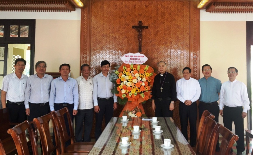 lanh-dao-tinh-gia-lai-tham-chuc-mung-cac-to-chuc-ton-giao-nhan-dip-le-phuc-sinh-nam-2023