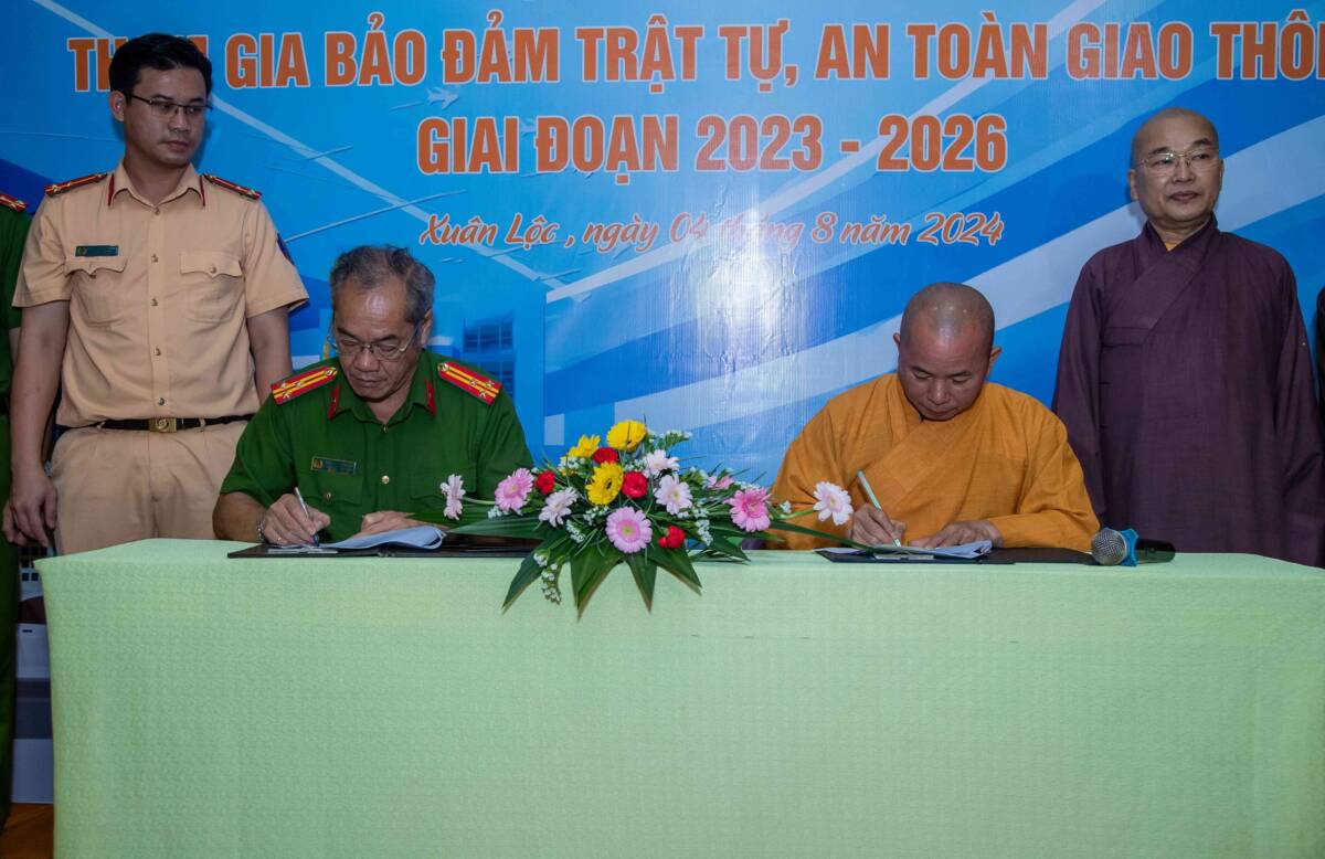 tang-ni-phat-tu-huyen-xuan-loc-tinh-dong-nai-ky-ket-phoi-hop-tang-cuong-cong-tac-tuyen-truyen-van-dong-thuc-hien-trat-tu-an-toan-giao-thong-giai-doan-2023-2026