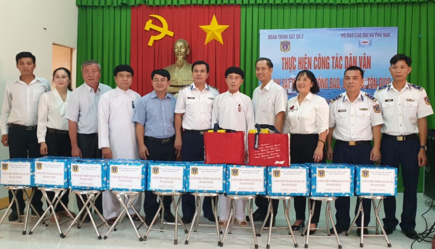 canh-sat-bien-cung-dong-bao-dan-toc-ton-giao-tinh-dong-nai