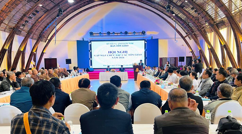 ban-ton-giao-tinh-kon-tum-gap-mat-dai-dien-cac-to-chuc-ton-giao