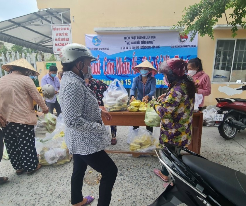 niem-phat-duong-lien-hoa-tang-2000-suat-com-tu-thien-moi-thang