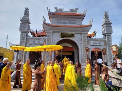 khanh-thanh-3-ngoi-chua-tai-huyen-dao-truong-sa-thieng-lieng-nhung-cot-moc-tam-linh