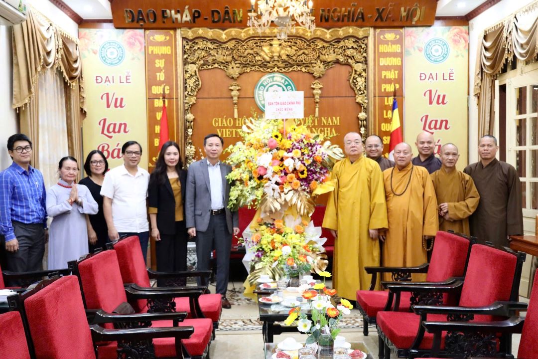 truong-ban-ton-giao-chinh-phu-vu-hoai-bac-chuc-mung-trung-uong-giao-hoi-phat-giao-viet-nam-nhan-ky-niem-43-nam-ngay-thanh-lap