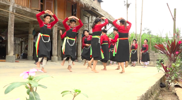 tap-tuc-don-tet-cua-dong-bao-dan-toc-cao-lan