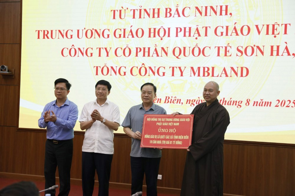 giao-hoi-phat-giao-viet-nam-dong-hanh-cung-tinh-dien-bien-khac-phuc-hau-qua-mua-lu