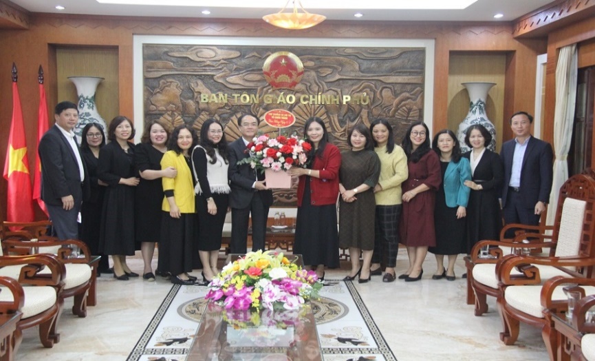 thu-truong-bo-noi-vu-vu-chien-thang-chuc-mung-nu-cong-chuc-vien-chuc-nguoi-lao-dong-ban-ton-giao-chinh-phu-nhan-ngay-quoc-te-phu-nu-083
