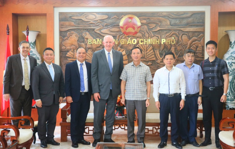 ong-vu-hoai-bac-truong-ban-ton-giao-chinh-phu-tiep-doan-giao-vung-chau-a-giao-hoi-cac-thanh-huu-ngay-sau-cua-chua-gie-su-ky-to