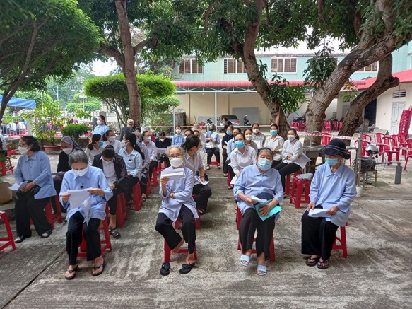 tiem-vaccine-ngua-covid-19-cho-tu-si-giao-dan-giao-phan-quy-nhon