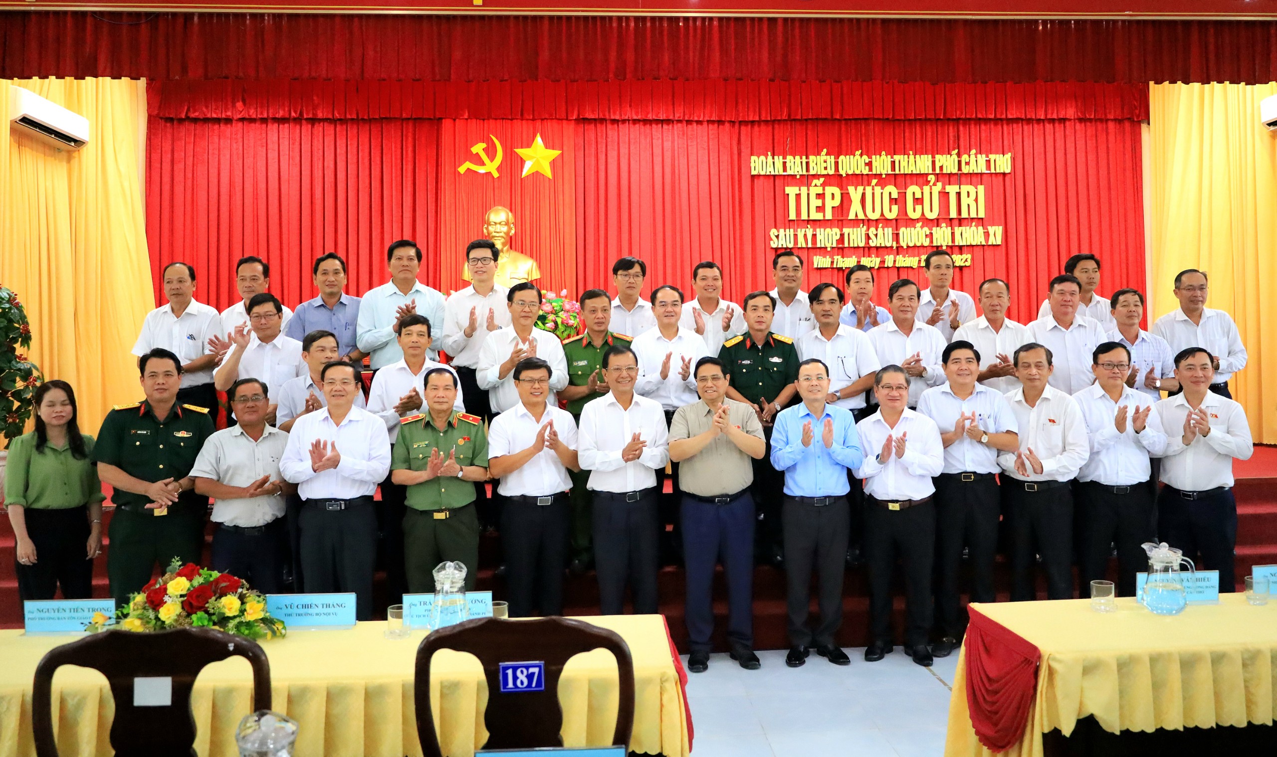 thu-tuong-chinh-phu-pham-minh-chinh-tiep-xuc-cu-tri-la-dai-dien-chuc-sac-chuc-viec-cac-ton-giao-va-nhan-dan-huyen-vinh-thanh-thanh-pho-can-tho