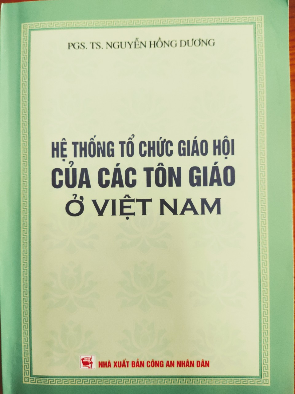 gioi-thieu-sach-he-thong-to-chuc-giao-hoi-cua-cac-ton-giao-o-viet-nam