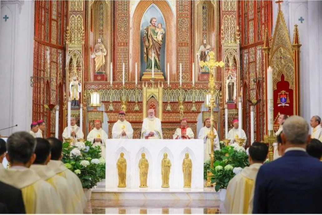 bo-truong-bo-ngoai-giao-toa-thanh-vatican-tong-giam-muc-paul-richard-gallagher-chu-su-thanh-le-cau-nguyen-tai-nha-tho-chinh-toa-ha-noi
