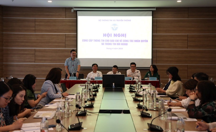 pho-truong-ban-ban-ton-giao-chinh-phu-nguyen-tien-trong-tham-du-hoi-nghi-cung-cap-thong-tin-cho-bao-chi-ve-cong-tac-nhan-quyen-va-doi-ngoai