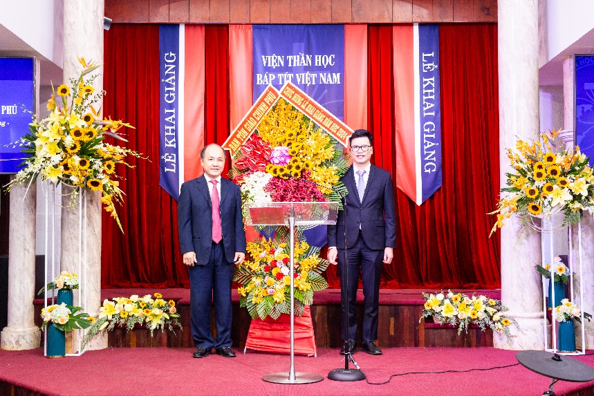 pho-truong-ban-ban-ton-giao-chinh-phu-nguyen-tien-trong-chuc-mung-le-khai-giang-vien-than-hoc-bap-tit-viet-nam