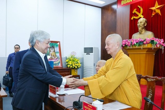 lang-nghe-de-xuat-nguyen-vong-cua-chuc-sac-tang-ni-phat-giao