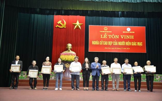 ton-vinh-nhung-nghia-cu-cao-dep-cua-nguoi-hien-giac-mac