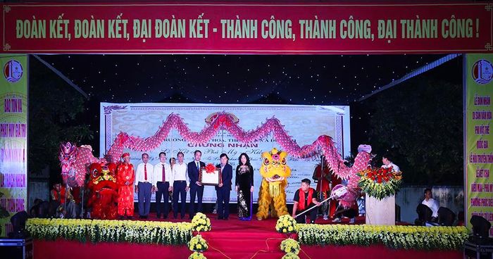 dac-trung-sinh-hoat-van-hoa-cong-dong-tai-le-ket-cha-phu-my-kieu-mai