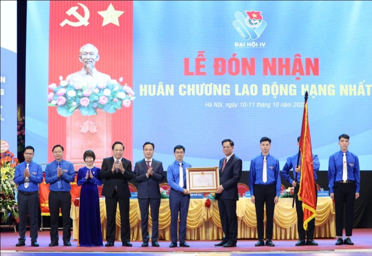 doan-khoi-cac-co-quan-trung-uong-don-nhan-huan-chuong-lao-dong-hang-nhat