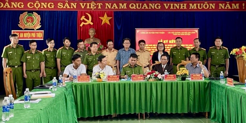 cac-hoi-thanh-chi-hoi-tin-lanh-huyen-phu-thien-tinh-gia-lai-ky-ket-quy-che-phoi-hop-tuyen-truyen-pho-bien-giao-duc-phap-luat-ve-trat-tu-an-toan-giao-thong