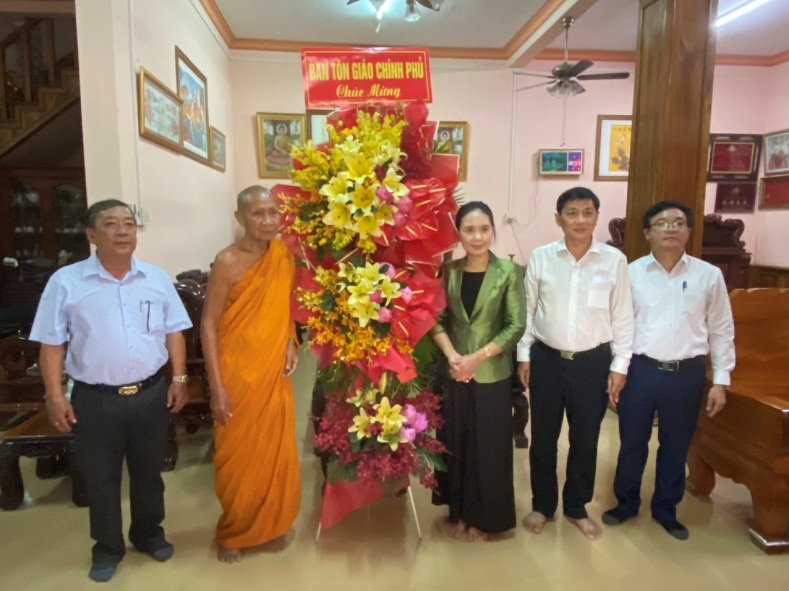 pho-truong-ban-tran-thi-minh-nga-tham-chuc-tet-chol-chnam-thmay-hoa-thuong-chau-ty-pho-phap-chu-hoi-dong-chung-minh-giao-hoi-phat-giao-viet-nam-tai-tinh-an-giang