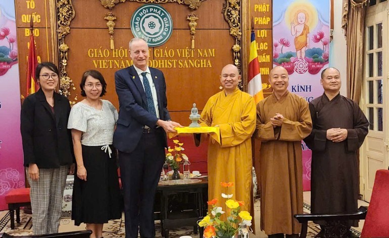dai-su-dac-menh-toan-quyen-israel-tai-viet-nam-tham-giao-hoi-phat-giao-viet-nam
