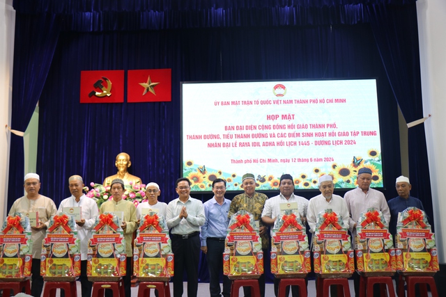 hop-mat-cong-dong-hoi-giao-thanh-pho-ho-chi-minh-nhan-dip-dai-le-raya-idil-adha