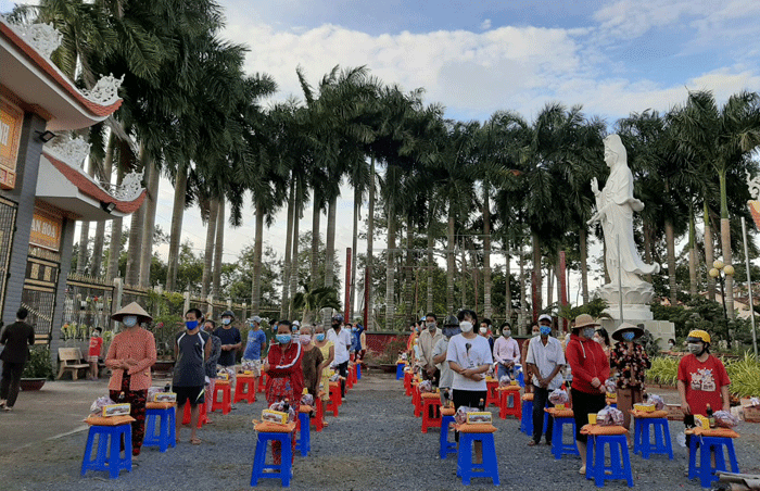 chua-truong-phuoc-huyen-chau-thanh-tien-giang-tang-qua-cong-nhan