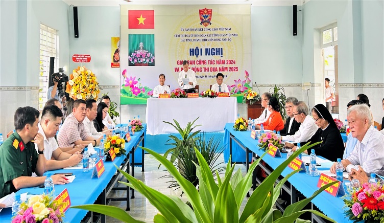 dong-bao-cong-giao-tich-cuc-thi-dua-huong-ung-cac-phong-trao-thi-dua-yeu-nuoc