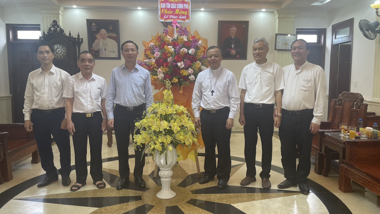 truong-ban-ton-giao-chinh-phu-vu-hoai-bac-tham-va-chuc-mung-toa-giam-muc-giao-phan-vinh-nhan-le-phuc-sinh-2024