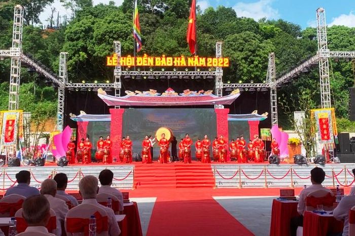 le-hoi-den-bao-ha-tuong-nho-tuong-quan-hoang-bay