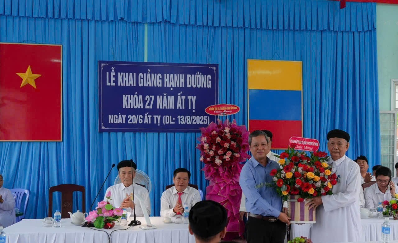 hoi-thanh-cao-dai-tay-ninh-to-chuc-le-khai-giang-lop-hanh-duong-khoa-27